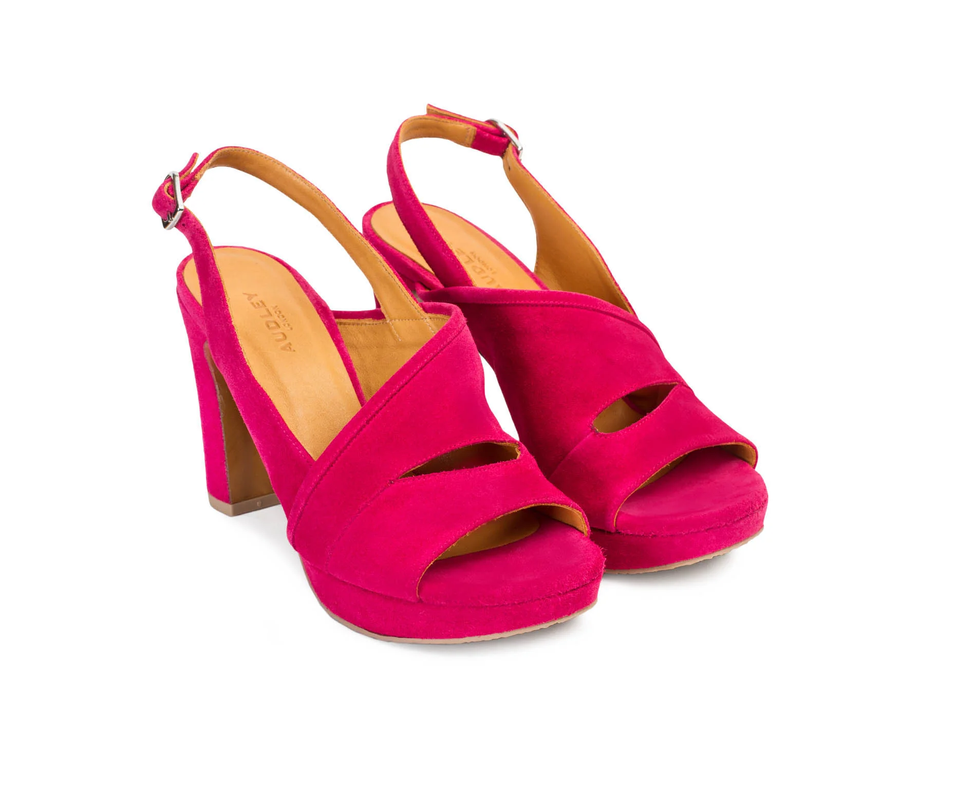 Zapato de mujer en piel con tacón alto. Bianca