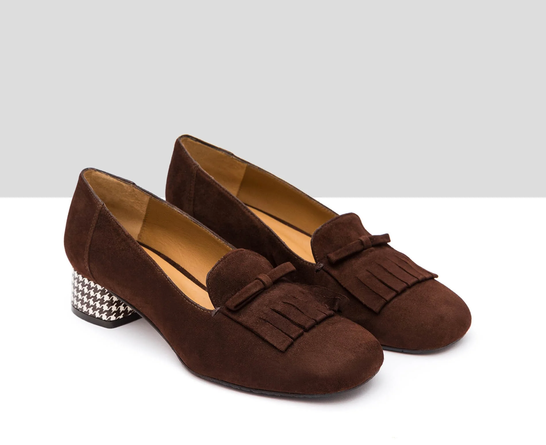 Zapato de mujer en piel con tacón bajo. Isis - Image 2