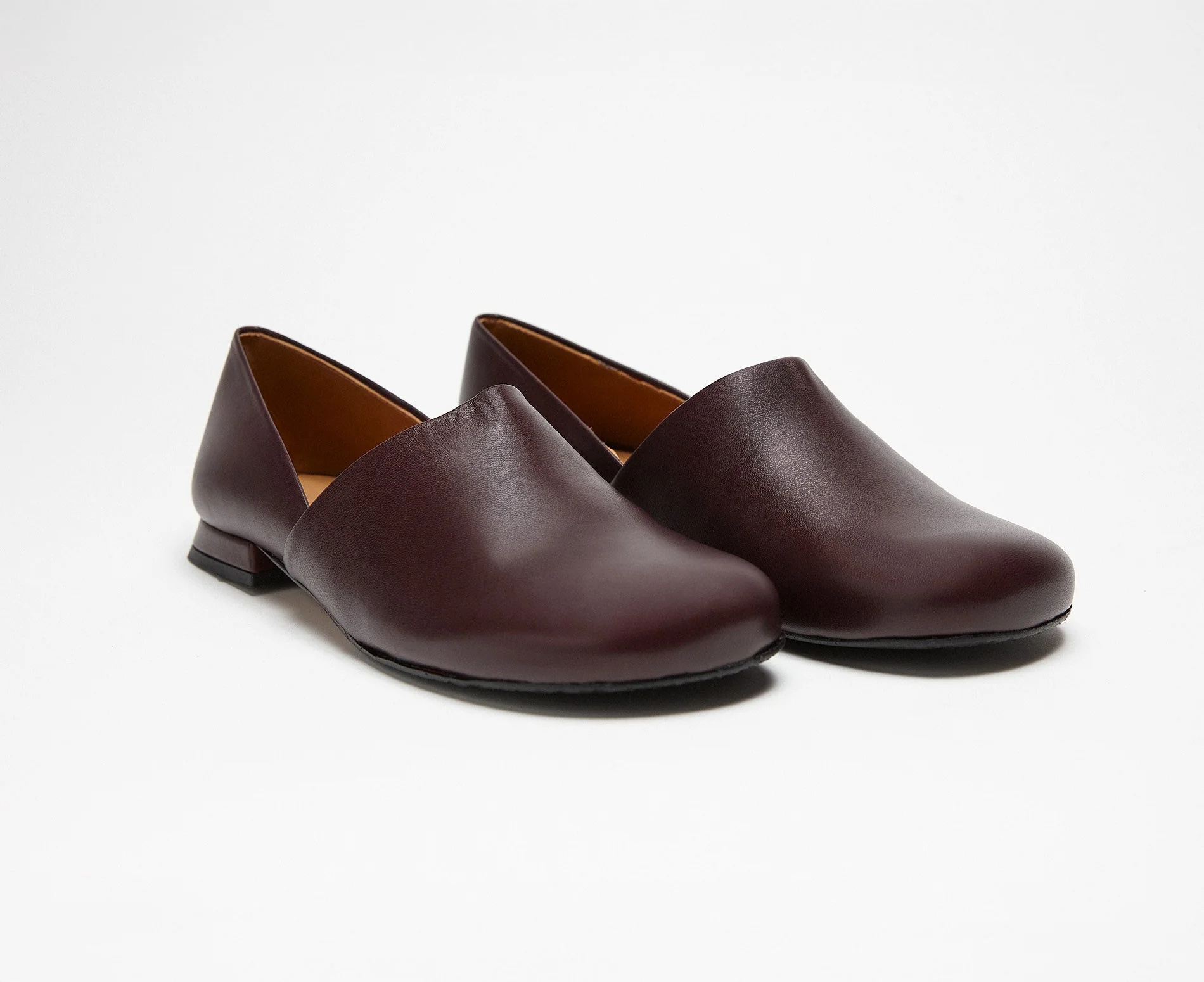 Zapato de mujer en piel con tacón bajo. Karina - Image 2