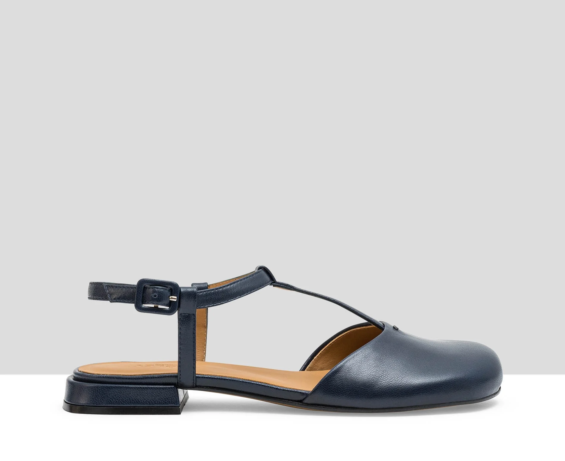 Zapato de mujer en piel con tacón bajo. Lumi - Image 2