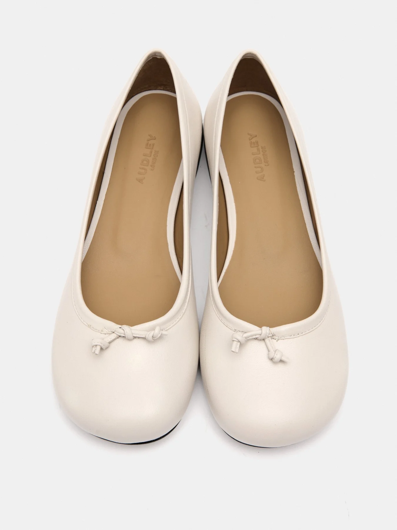 Zapato de mujer en piel con tacón bajo. Marlen - Image 2