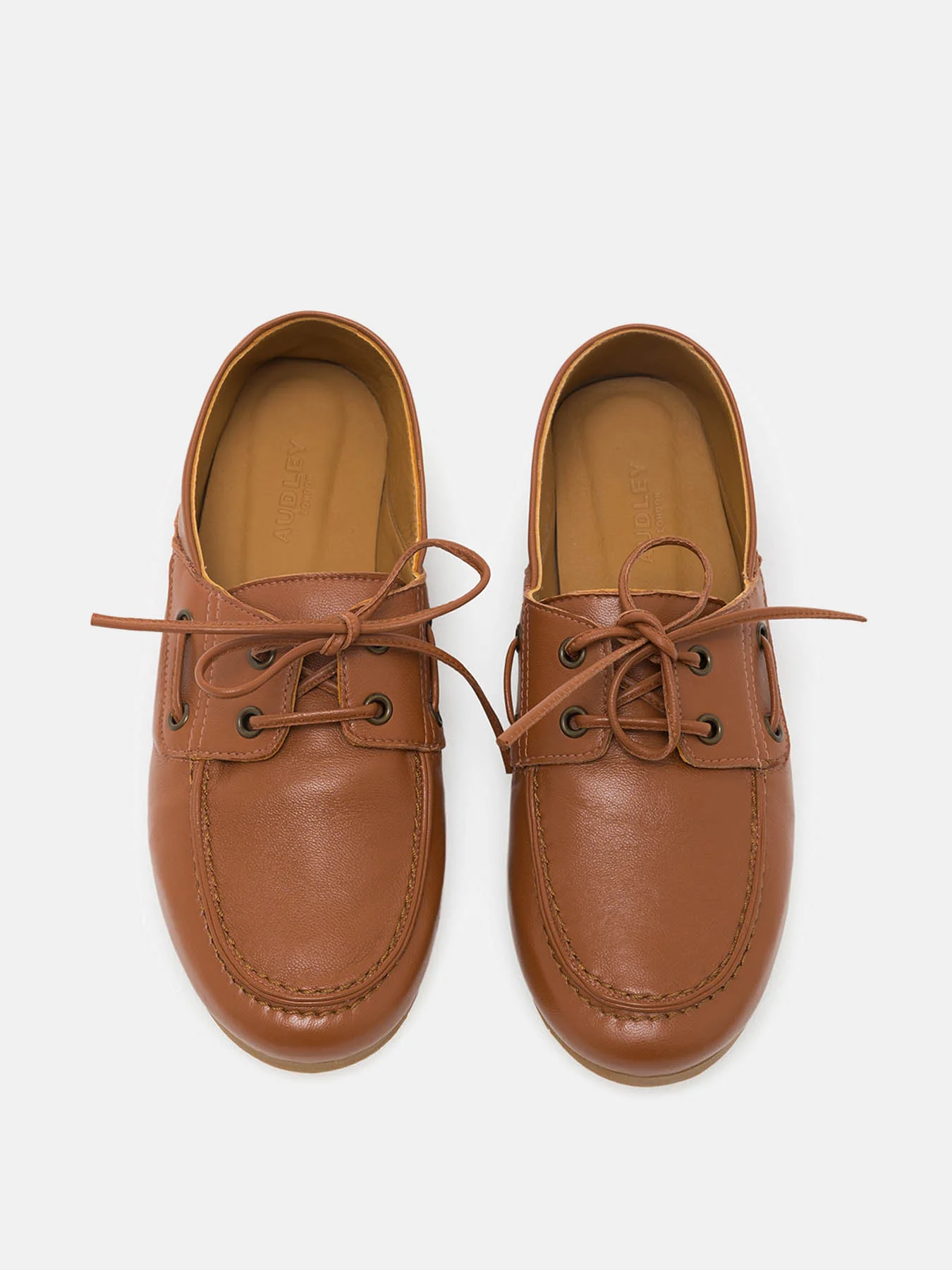 Zapato de mujer en piel con tacón bajo. Nautica - Image 3