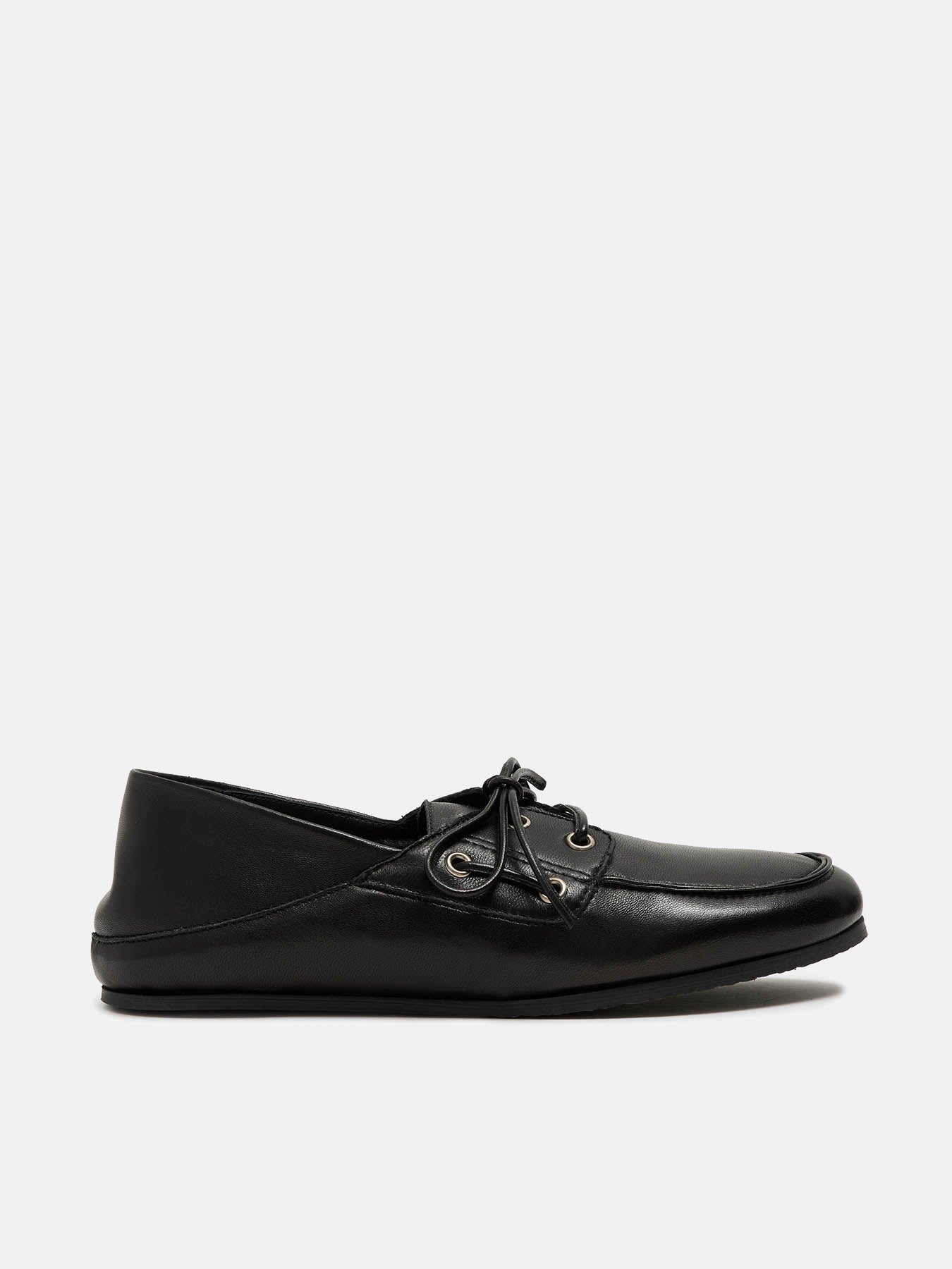 Zapato de mujer en piel con tacón bajo. Norabel