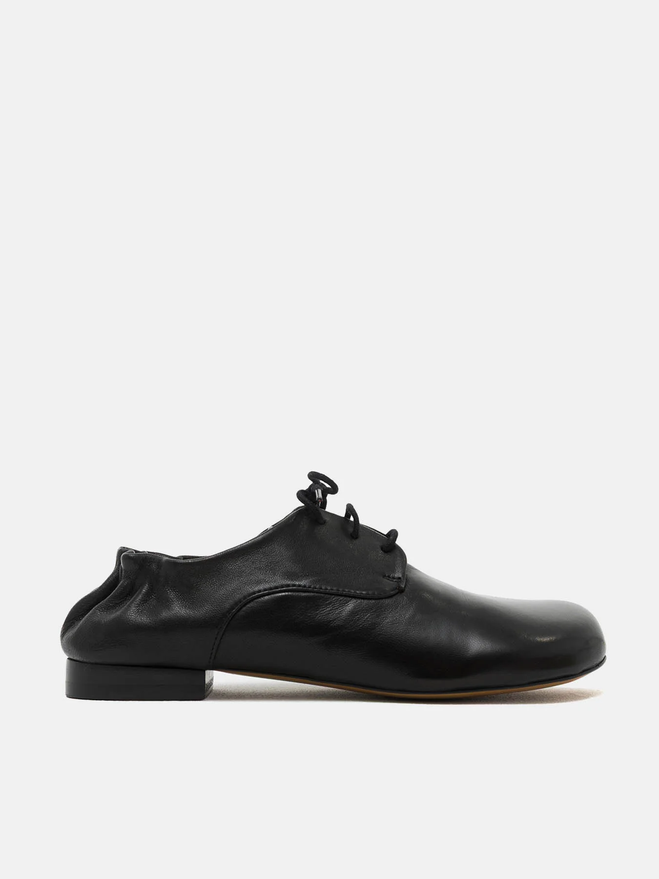 Zapato de mujer en piel con tacón bajo. Nuria - Image 2