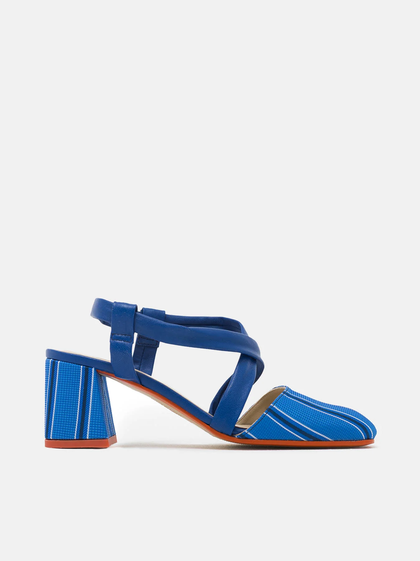 Zapato de mujer en piel con tacón medio. Neftis - Image 2