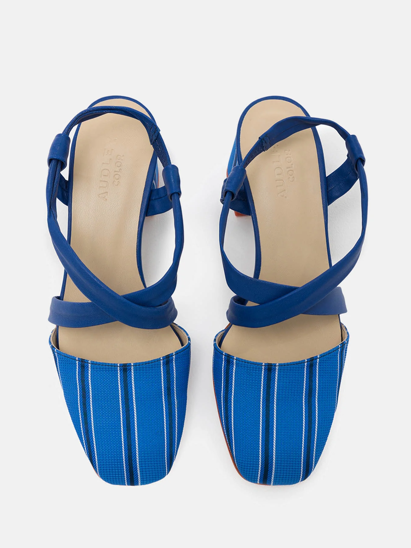 Zapato de mujer en piel con tacón medio. Neftis - Image 3